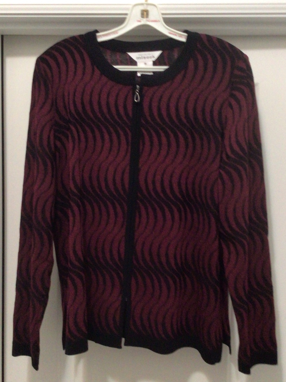 Misook Burgundy and Black Wave-Pattern Zip Cardigan